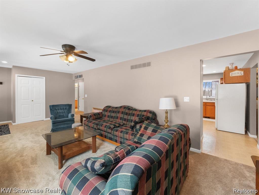 7225 Faussett Road Fenton, MI 48430 - Photo 4 of 28