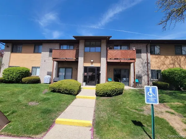 $1,300 | 7414 Manor Circle, Unit 203, Westland, MI 48185