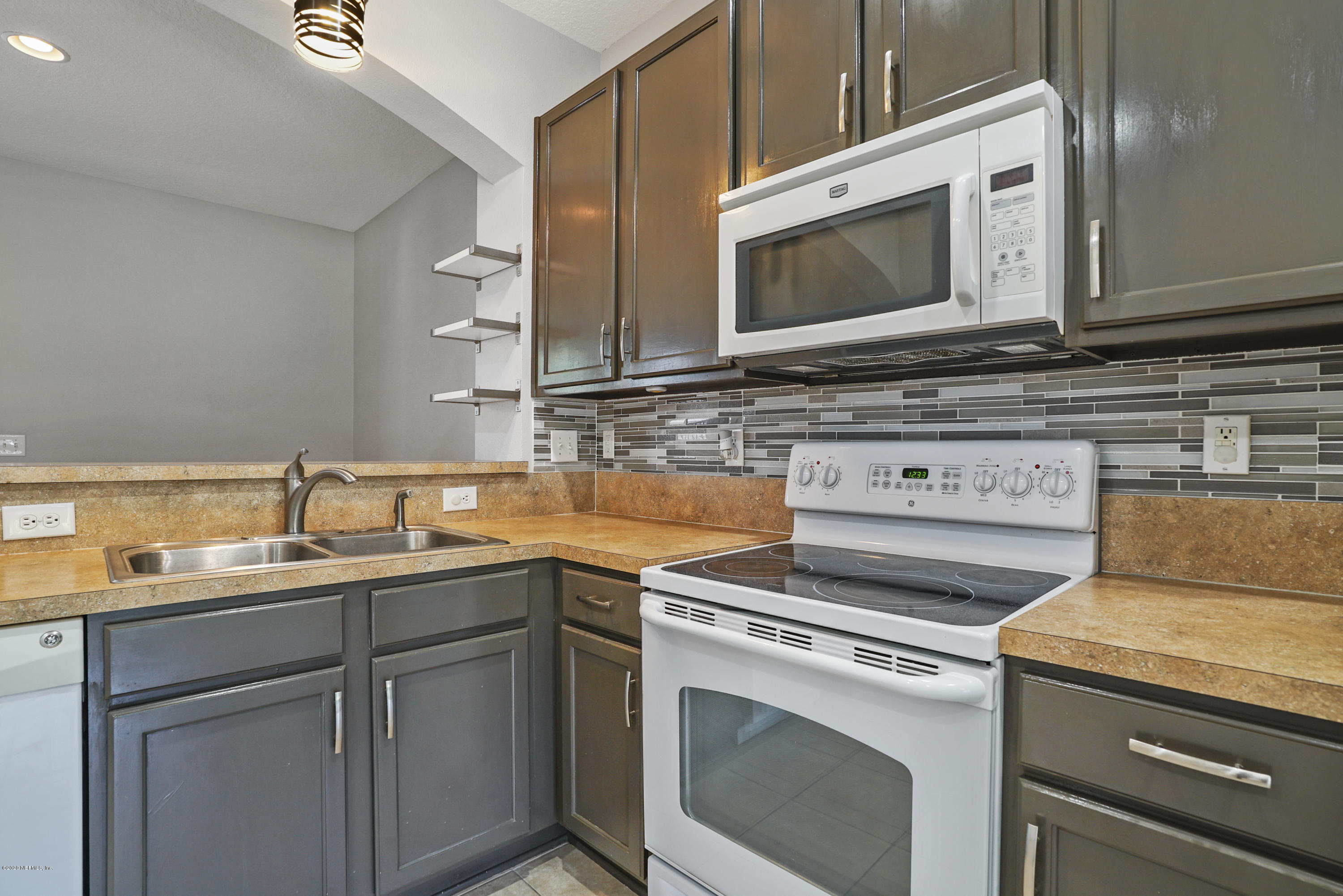 13037 Shallowater Road Jacksonville, FL 32258 - Photo 10 of 32 DSC00657
