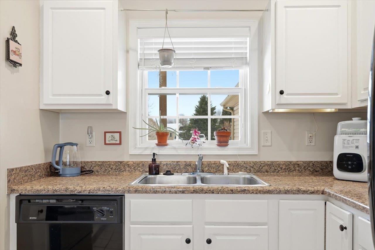41 Long Bow Road Waynesboro, VA 22980 - Photo 16 of 45 a kitchen with granite countertop a sink and a stove