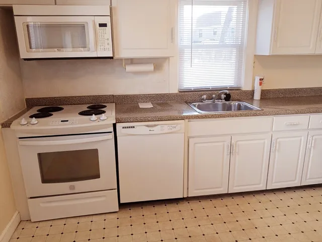 $4,000 | 188 Lexington Street, Unit 188, Newton, MA 02466