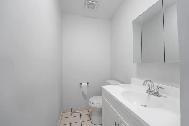 $2,900 | 1166 West Cullerton Street, Chicago, IL 60608