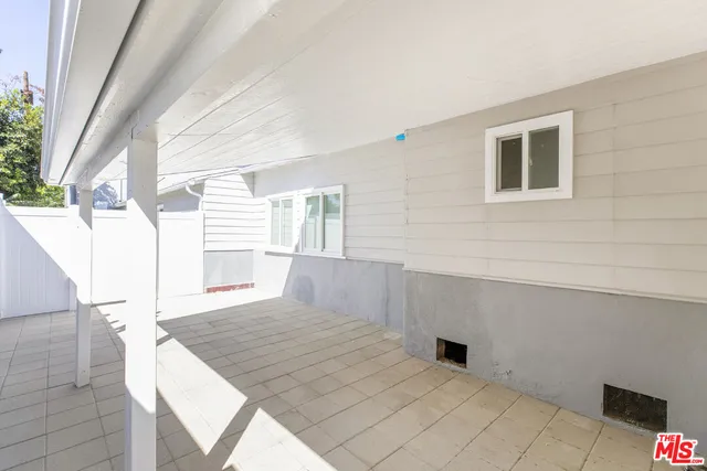 $4,850 | 715 South Lake Street, Burbank, CA 91502