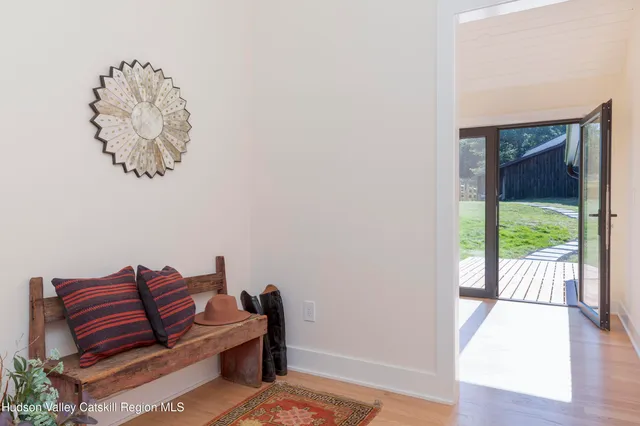 a view of a livingroom with furniture
