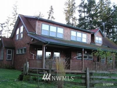 2425 Goss Ridge Road Freeland, WA 98249 - Photo 1 of 1 a front view of a house with garden