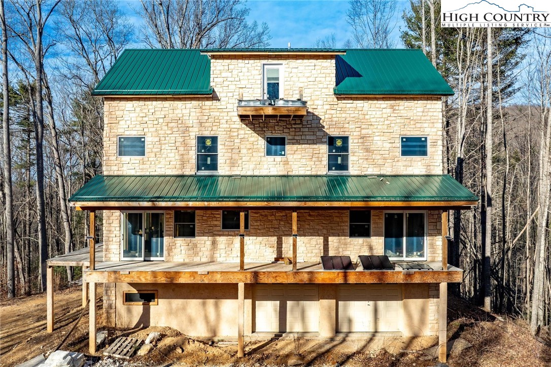324 Allen Snyder Road Trade, TN 37691 - Photo 2 of 37 a front view of a house with a yard