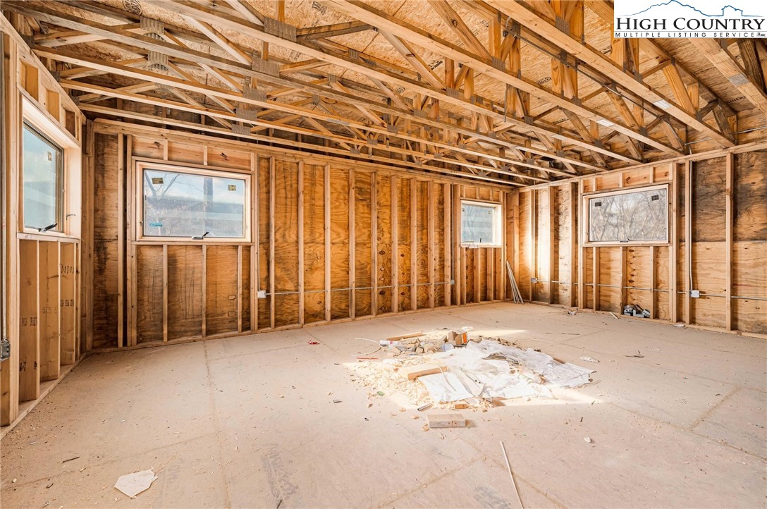 324 Allen Snyder Road Trade, TN 37691 - Photo 26 of 37 an empty room with windows