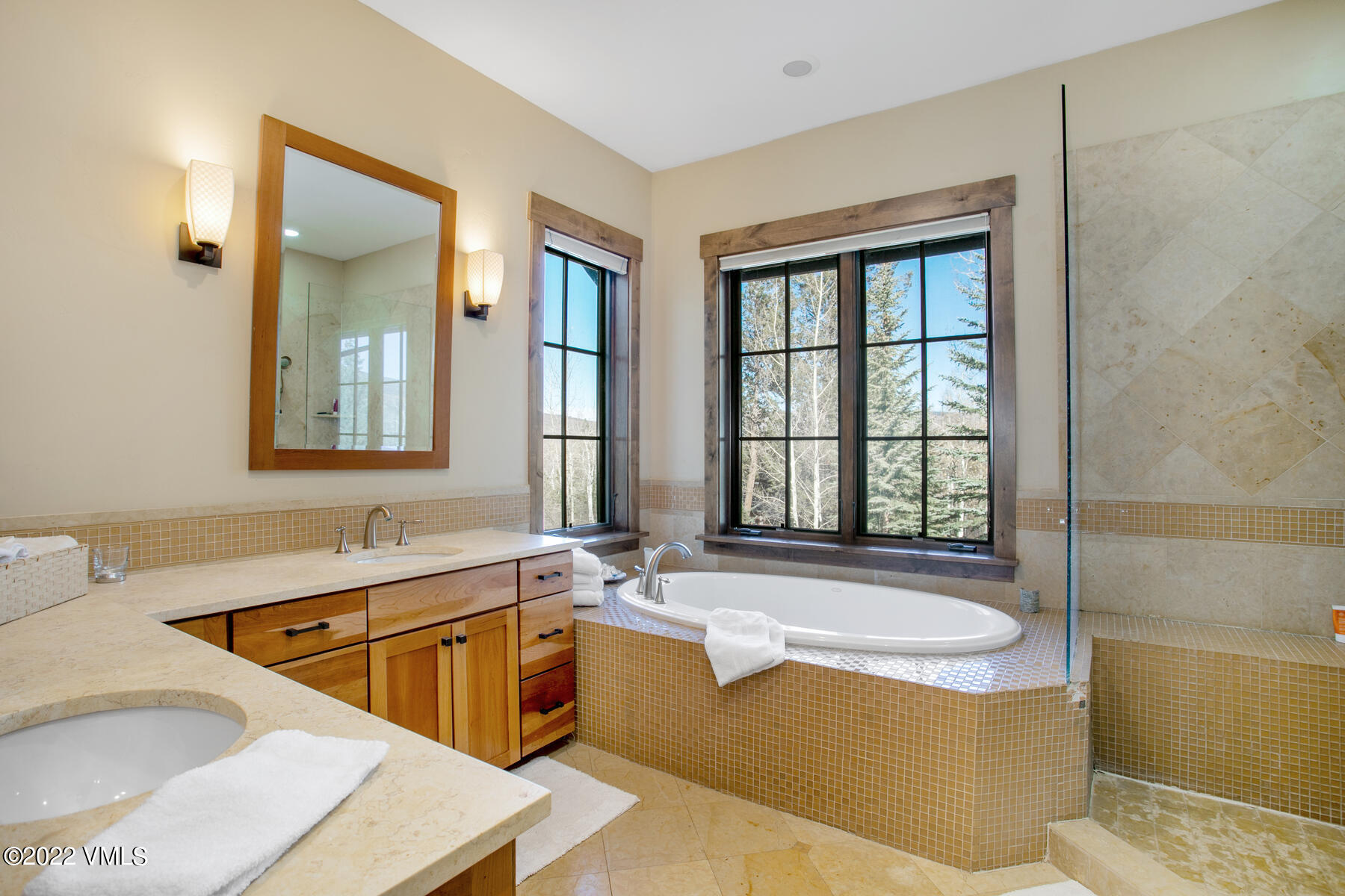 400 Red Draw Edwards, CO 81632 - Photo 18 of 49 a bathroom with a tub a sink and a window