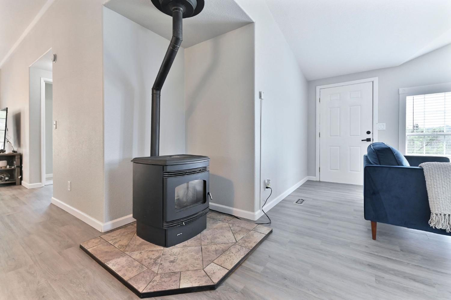 5695 Old Emigrant Trail Mountain Ranch, CA 95246 - Photo 23 of 79