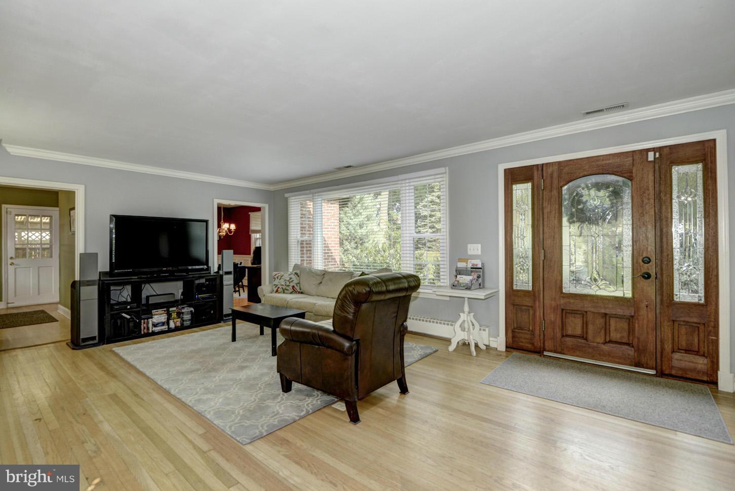 121 Greenbrier Road Towson, MD 21286 - Photo 5 of 17 Family Room