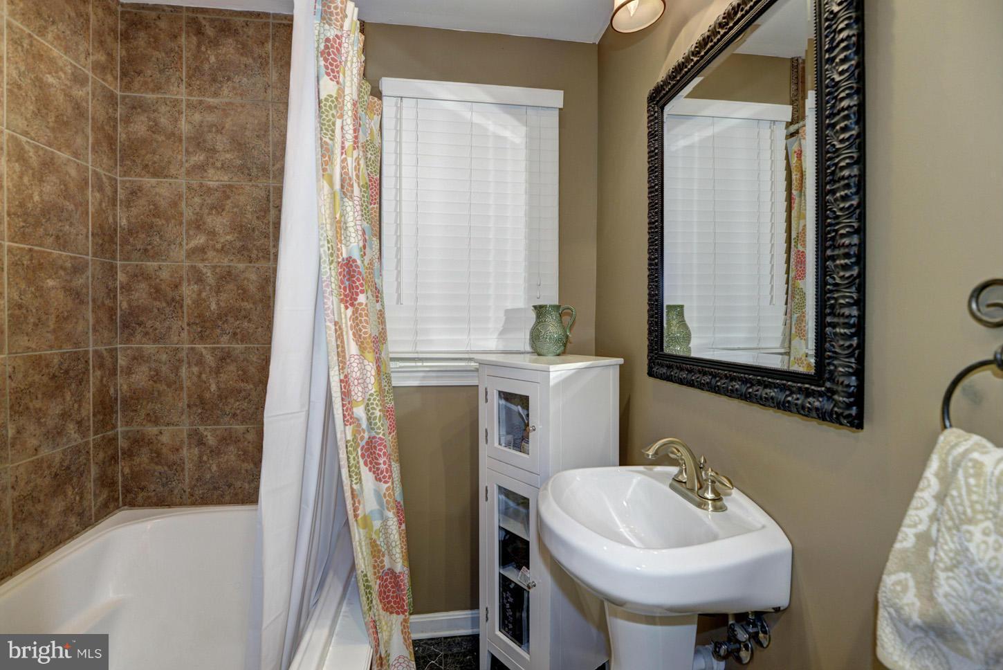 121 Greenbrier Road Towson, MD 21286 - Photo 9 of 17 Bath
