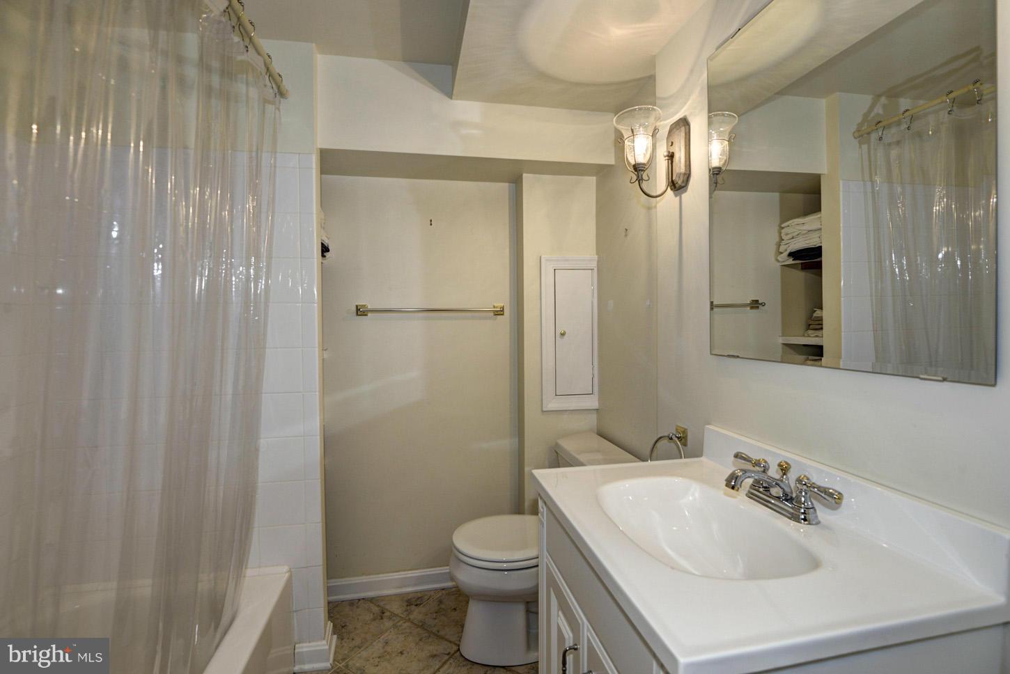 121 Greenbrier Road Towson, MD 21286 - Photo 10 of 17 Bath