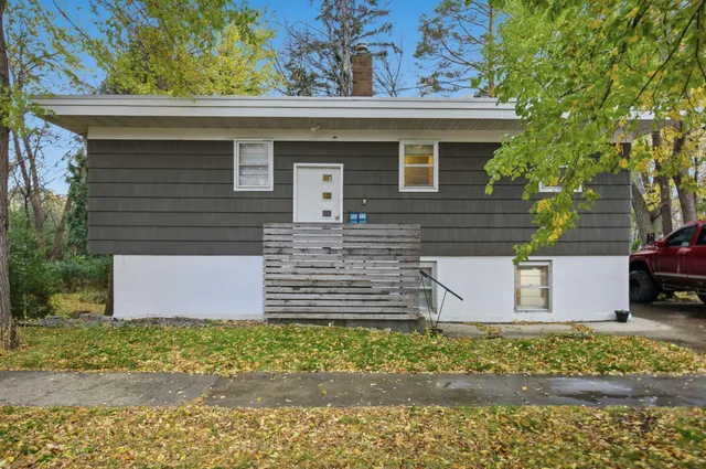 $274,900 | 1002 9th Street South, Moorhead, MN 56560