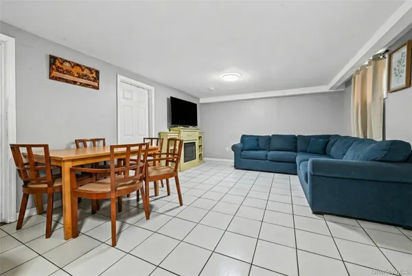 $629,999 | 1733 5th Avenue, Bay Shore, NY 11706