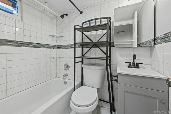 $629,999 | 1733 5th Avenue, Bay Shore, NY 11706