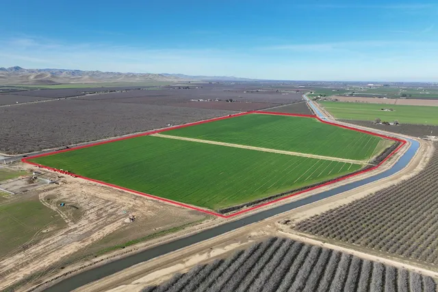 a view of an outdoor space and tennis court