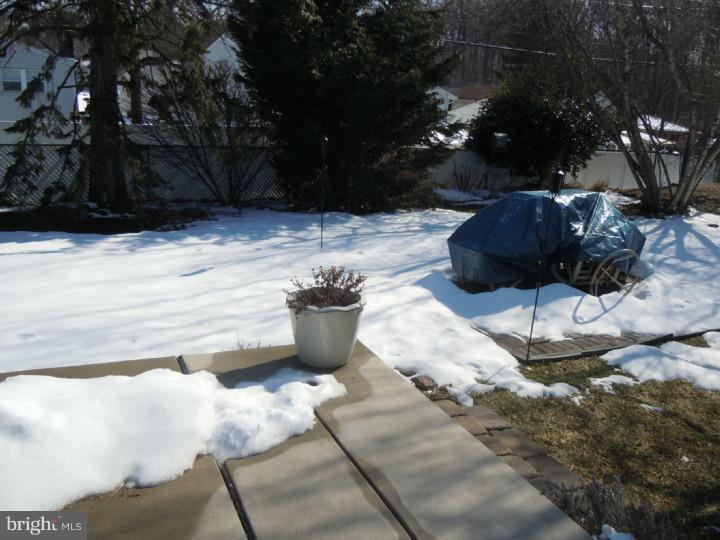 8879 Old Farm Road Philadelphia, PA 19115 - Photo 22 of 23 Back Yard