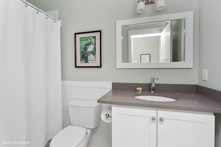 14900 Lakeside Road, Unit 4 Lakeside, MI 49116 - Photo 16 of 24 18_14900LakesideRdUnit4_8_Bathroom_LowRe