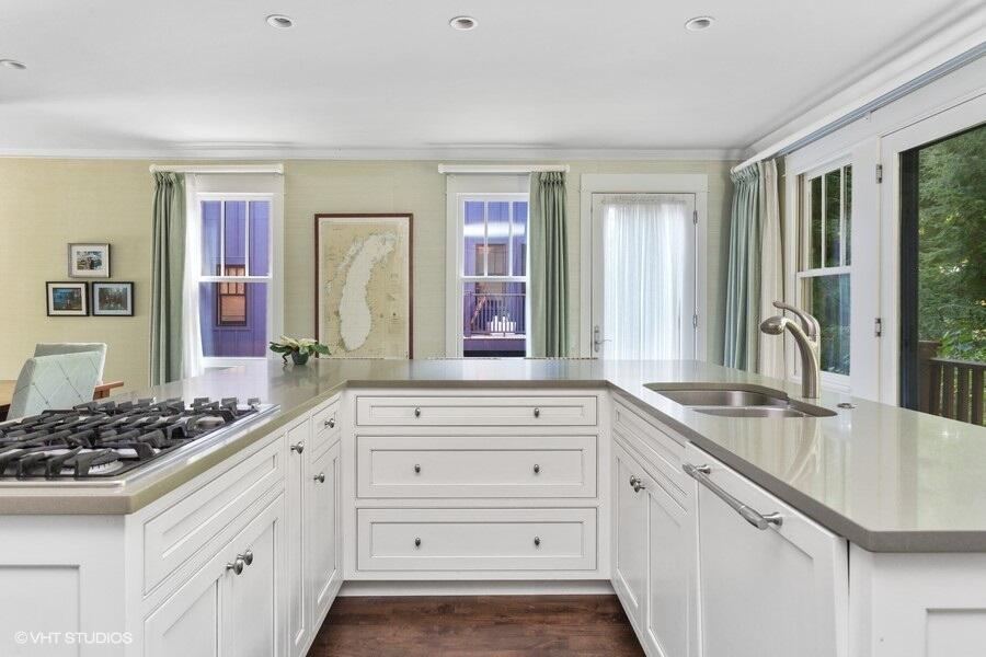 06_14900LakesideRdUnit4_177001_Kitchen_L