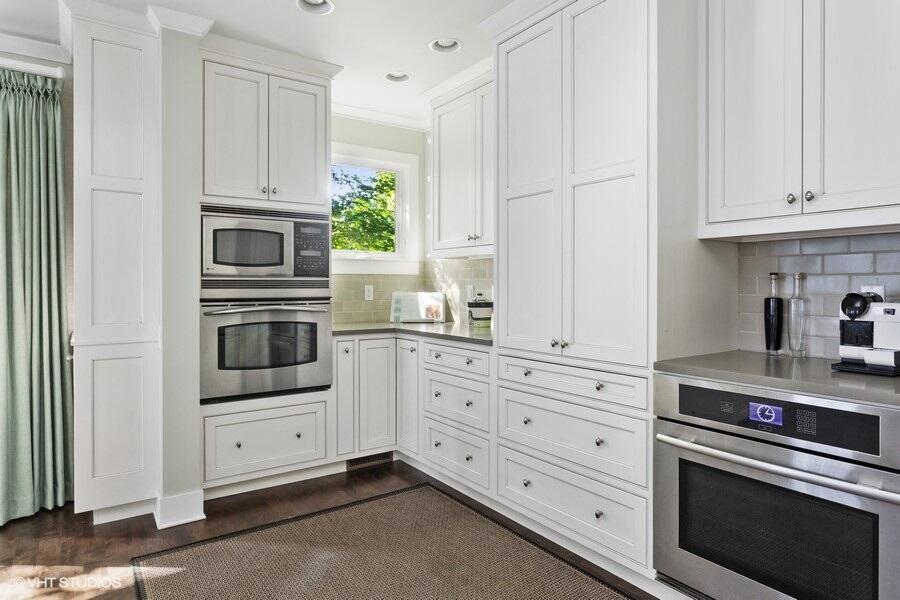 14900 Lakeside Road, Unit 4 Lakeside, MI 49116 - Photo 9 of 24 07_14900LakesideRdUnit4_177003_Kitchen_L
