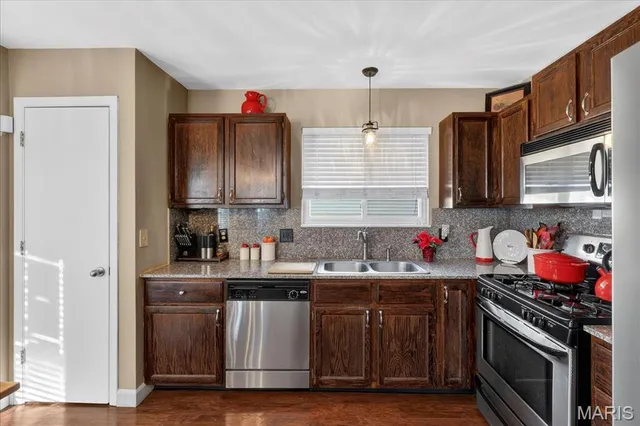 $345,000 | 819 Oak Avenue, Valley Park, MO 63088