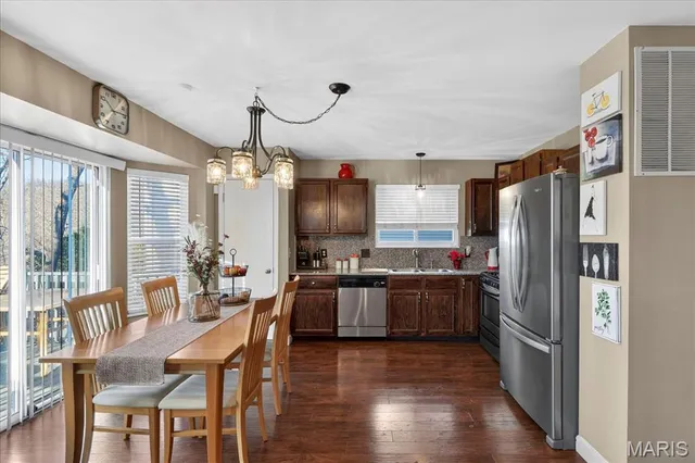 $345,000 | 819 Oak Avenue, Valley Park, MO 63088