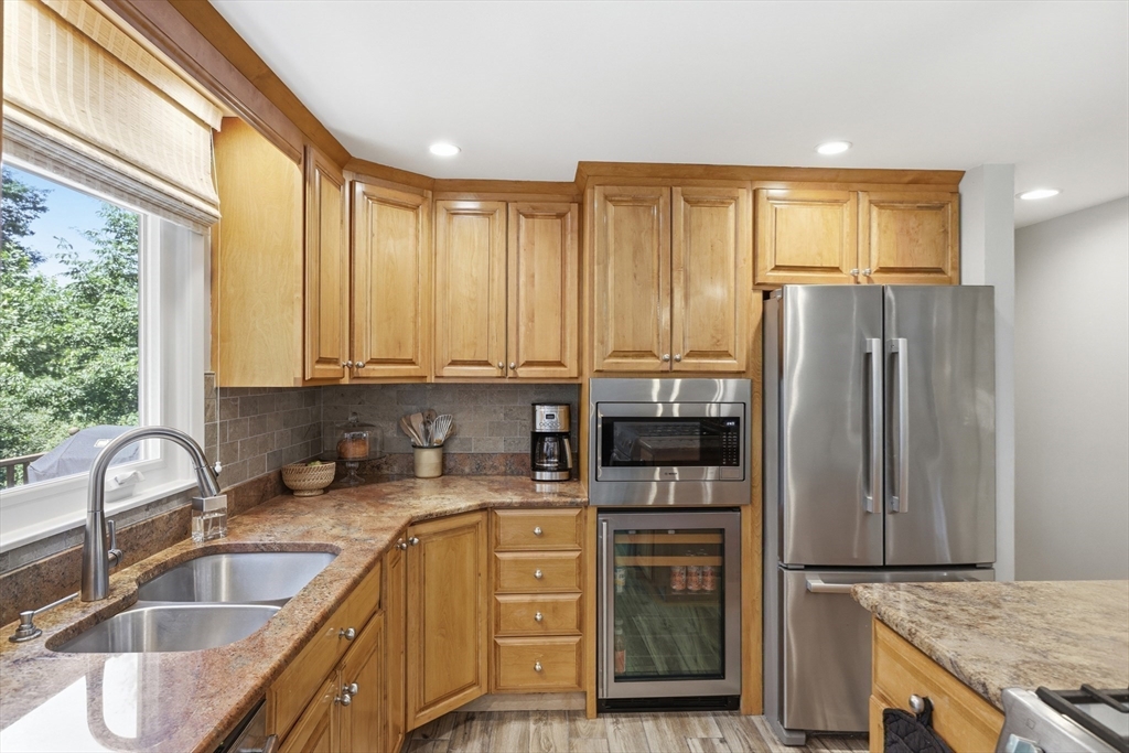 42 Ledgewood Road Framingham, MA 01701 - Photo 11 of 33