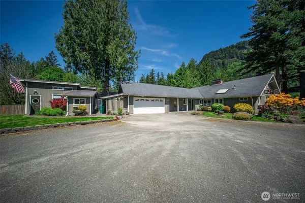 $1,020,000 | 37418 West Lake Walker Drive Southeast, Enumclaw, WA 98022