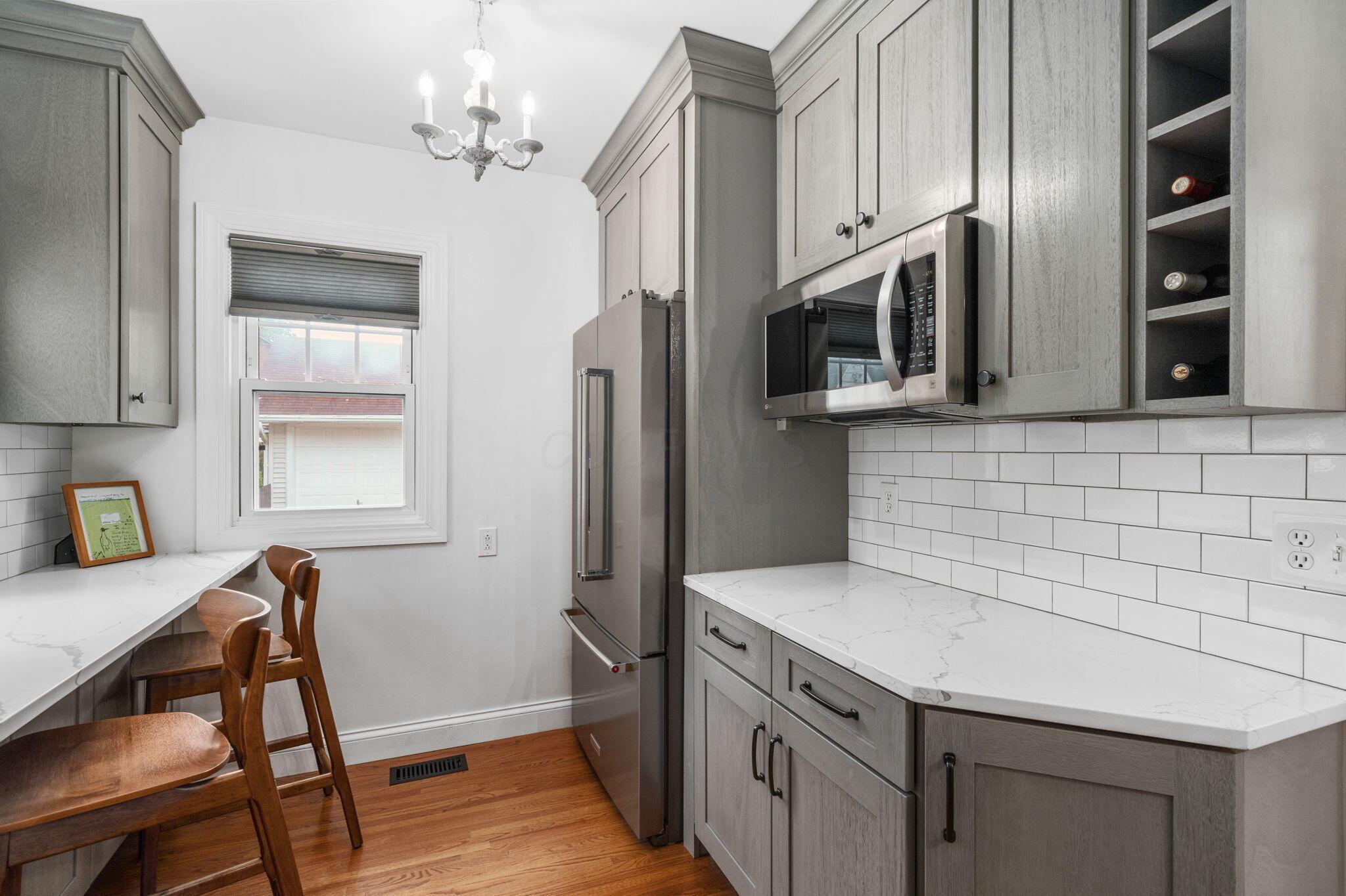 115 North Cassingham Road Columbus, OH 43209 - Photo 27 of 70 KITCHEN AND EAT IN SPACE