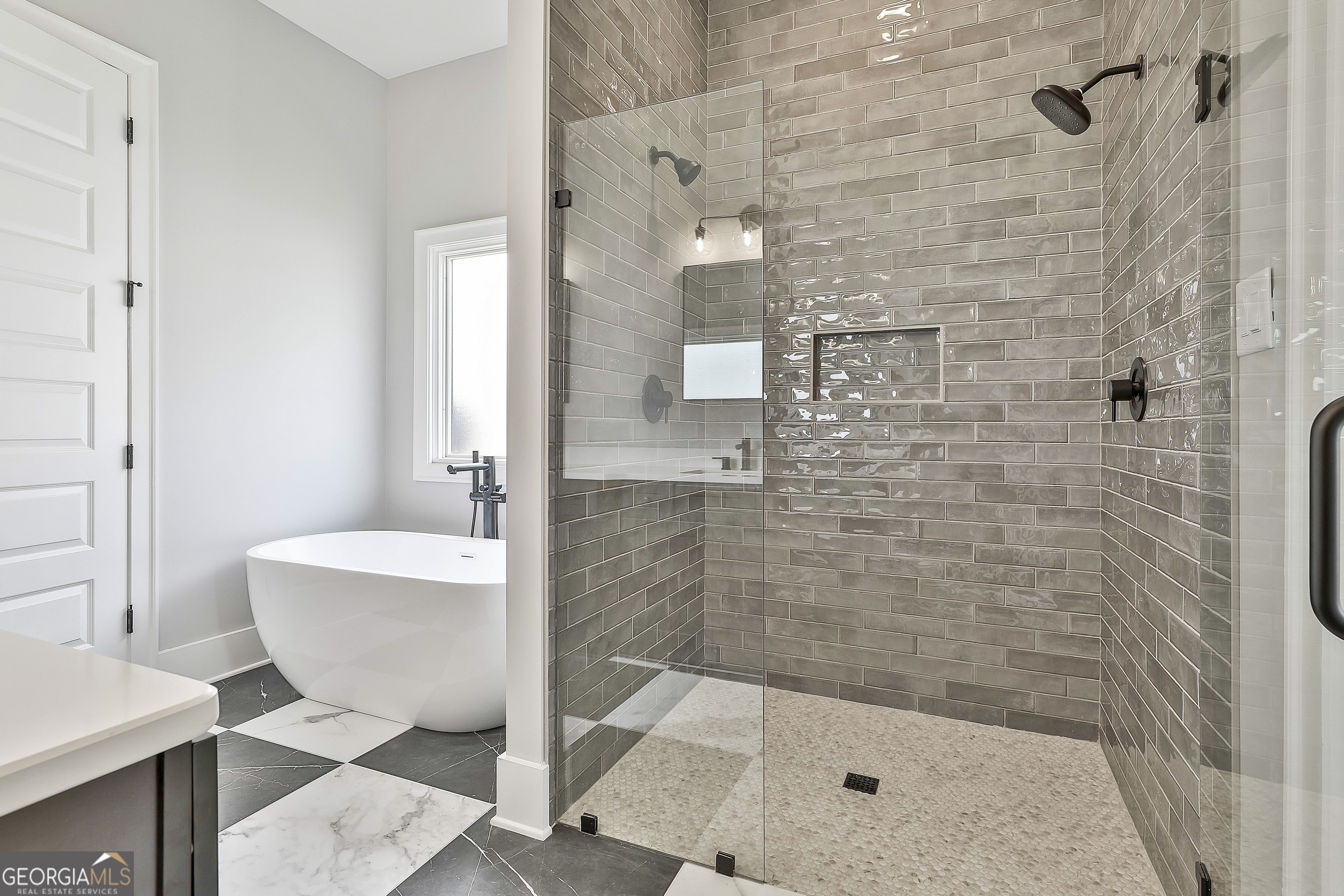 319 Ruffian Circle, Unit 71 Peachtree City, GA 30269 - Photo 26 of 43 a bathroom with a bathtub and a shower