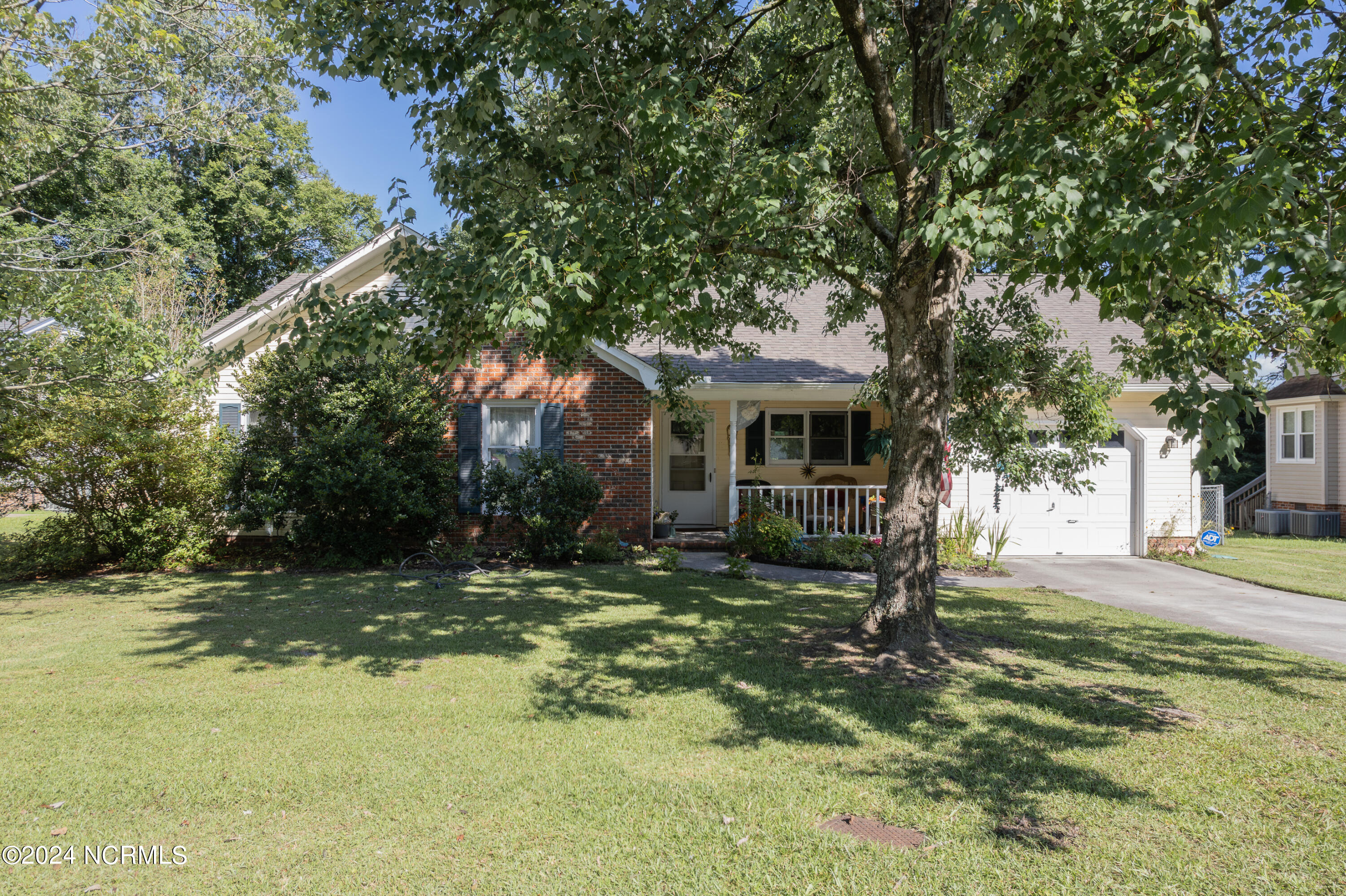 162 Raintree Circle Jacksonville, NC 28540 - Photo 7 of 45 Front