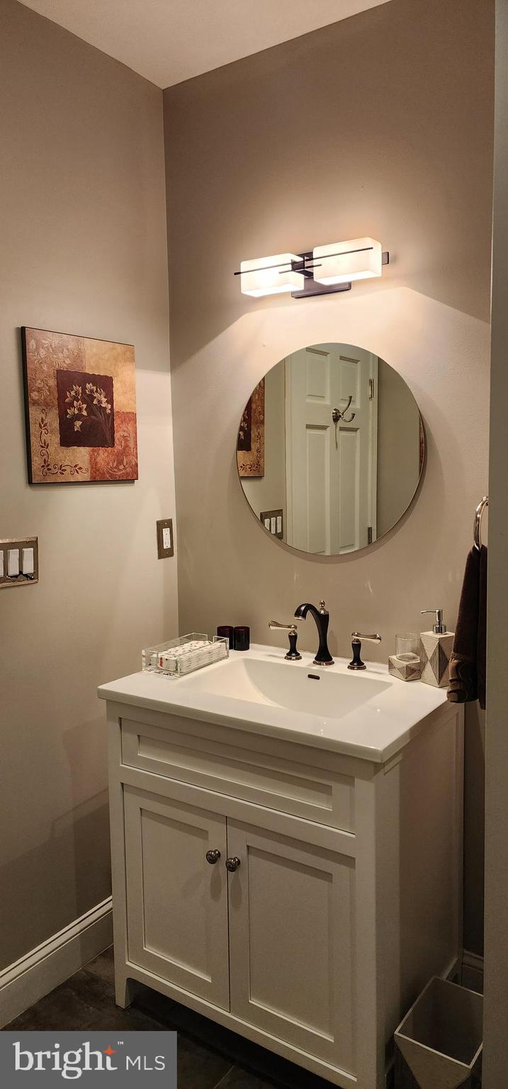 1608 Spruce Street, Unit 4 Philadelphia, PA 19103 - Photo 24 of 25