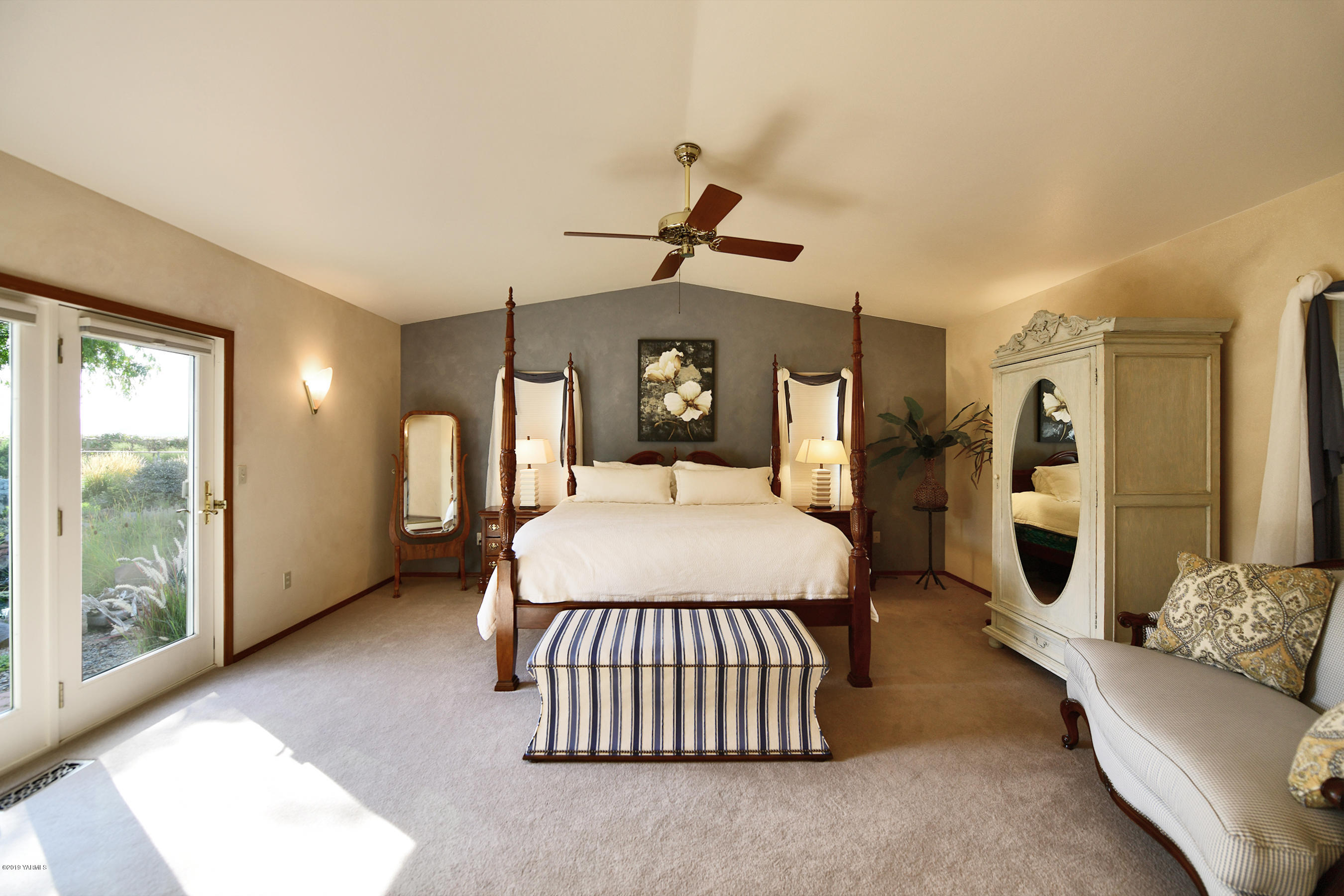 6290 Larue Road Toppenish, WA 98948 - Photo 12 of 28 6 Private Master Retreat