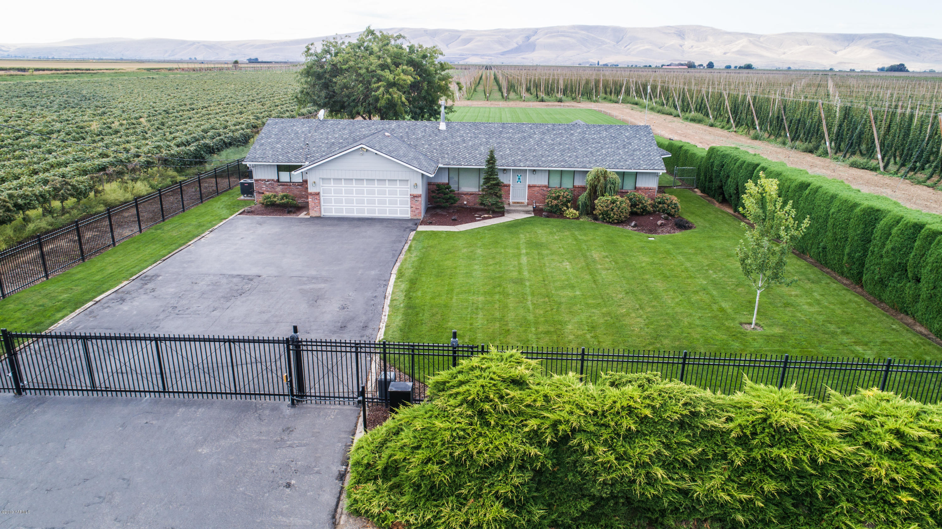 1b Gorgeous Farmland Setting