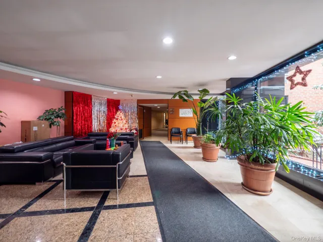 $469,000 | 139-15 83rd Avenue, Unit 423 | Briarwood