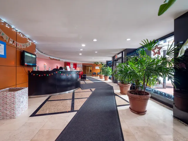 $469,000 | 139-15 83rd Avenue, Unit 423 | Briarwood