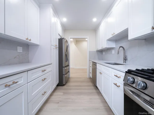 $469,000 | 139-15 83rd Avenue, Unit 423 | Briarwood