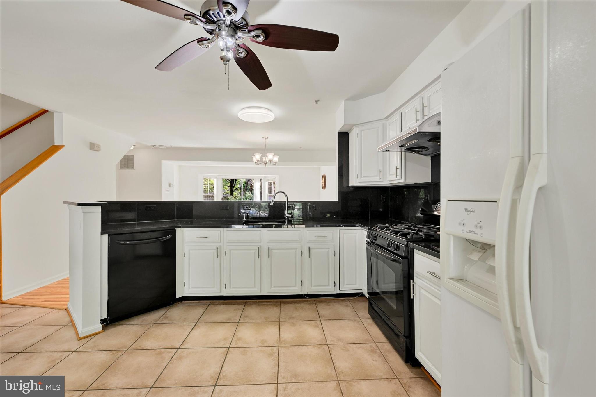 6162 Silver Arrows Way Columbia, MD 21045 - Photo 17 of 29 Kitchen