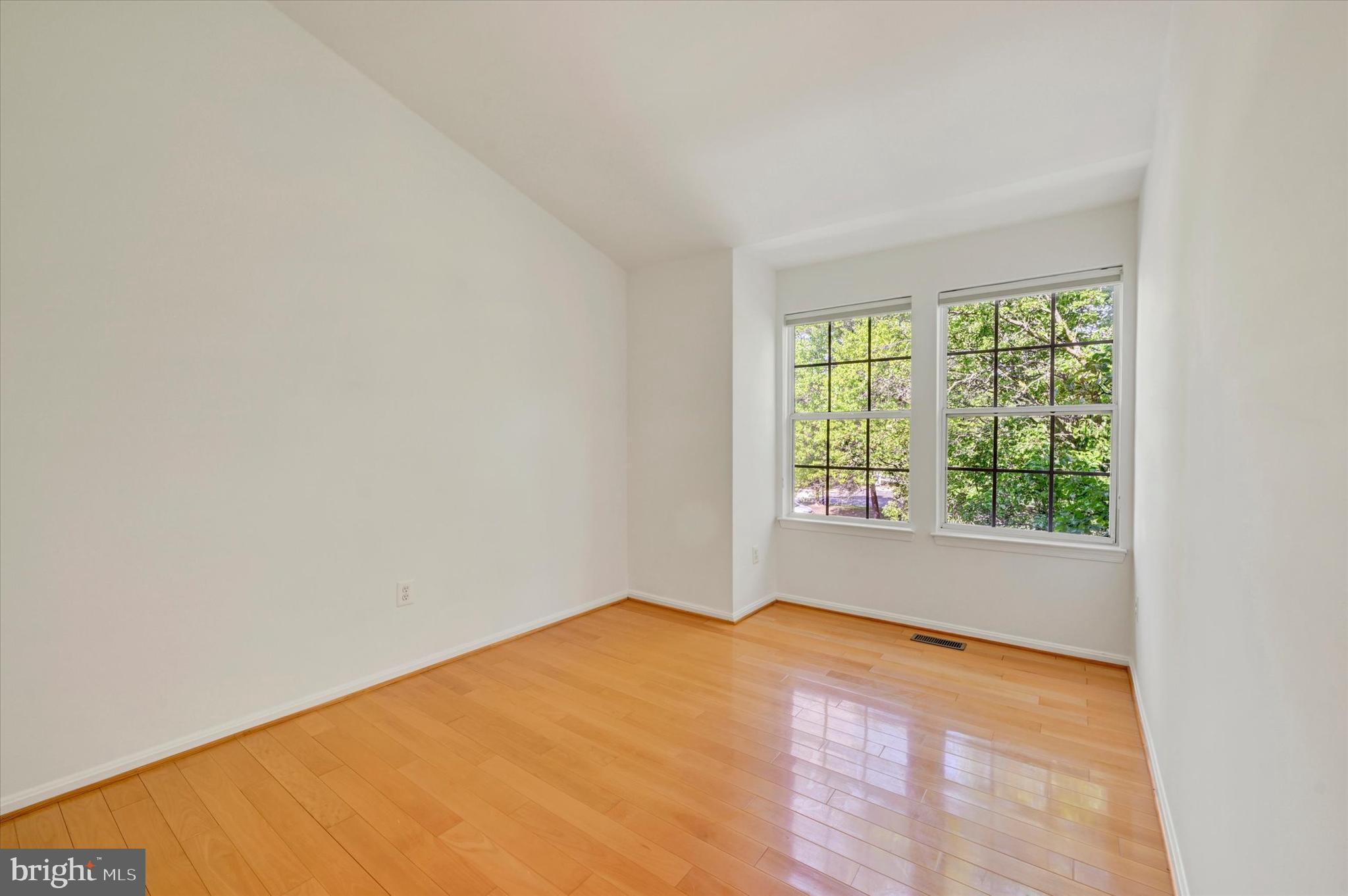 6162 Silver Arrows Way Columbia, MD 21045 - Photo 20 of 29 2nd Bedroom
