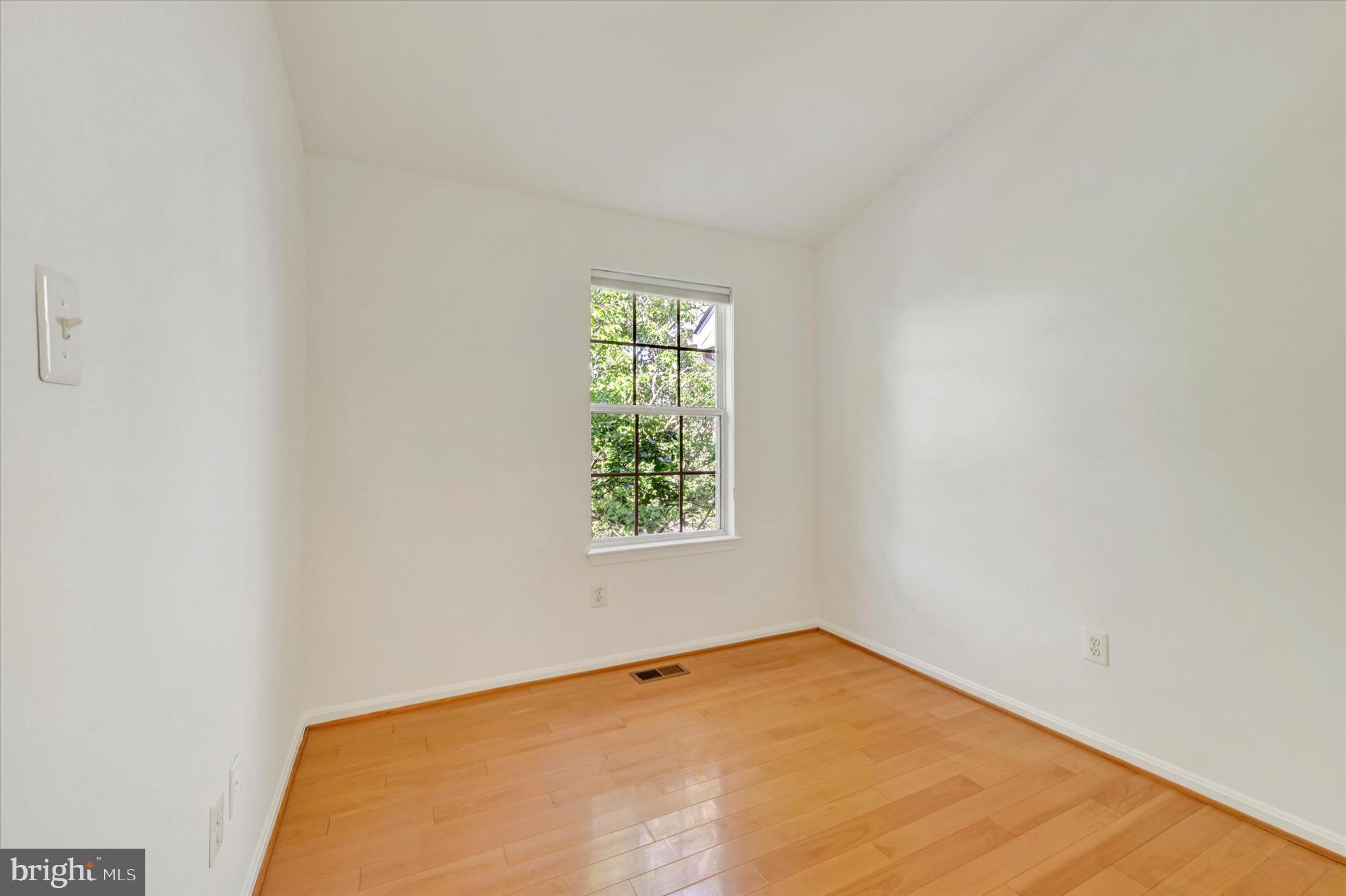 6162 Silver Arrows Way Columbia, MD 21045 - Photo 21 of 29 3rd Bedroom