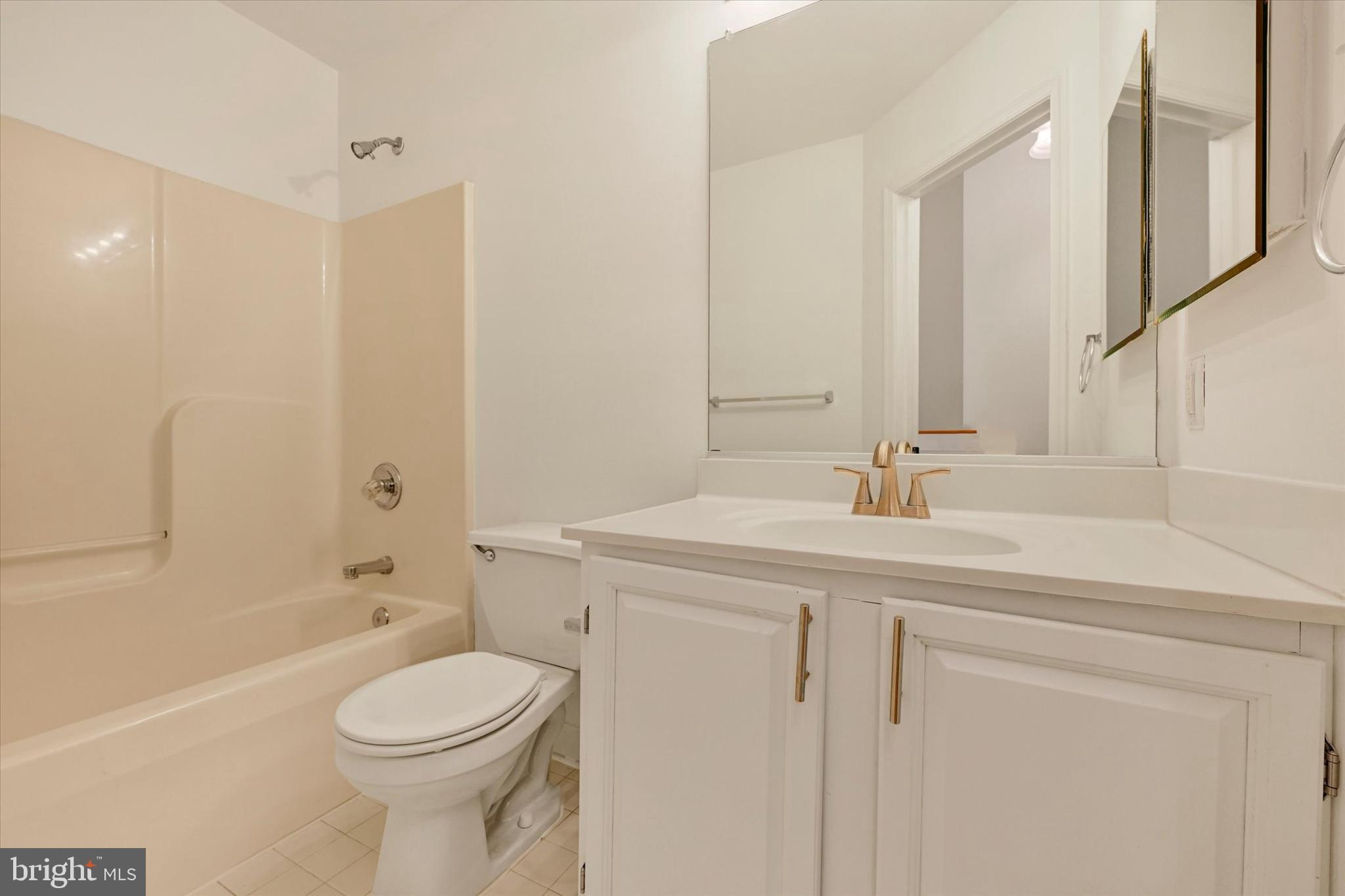6162 Silver Arrows Way Columbia, MD 21045 - Photo 22 of 29 Hall Full Bath