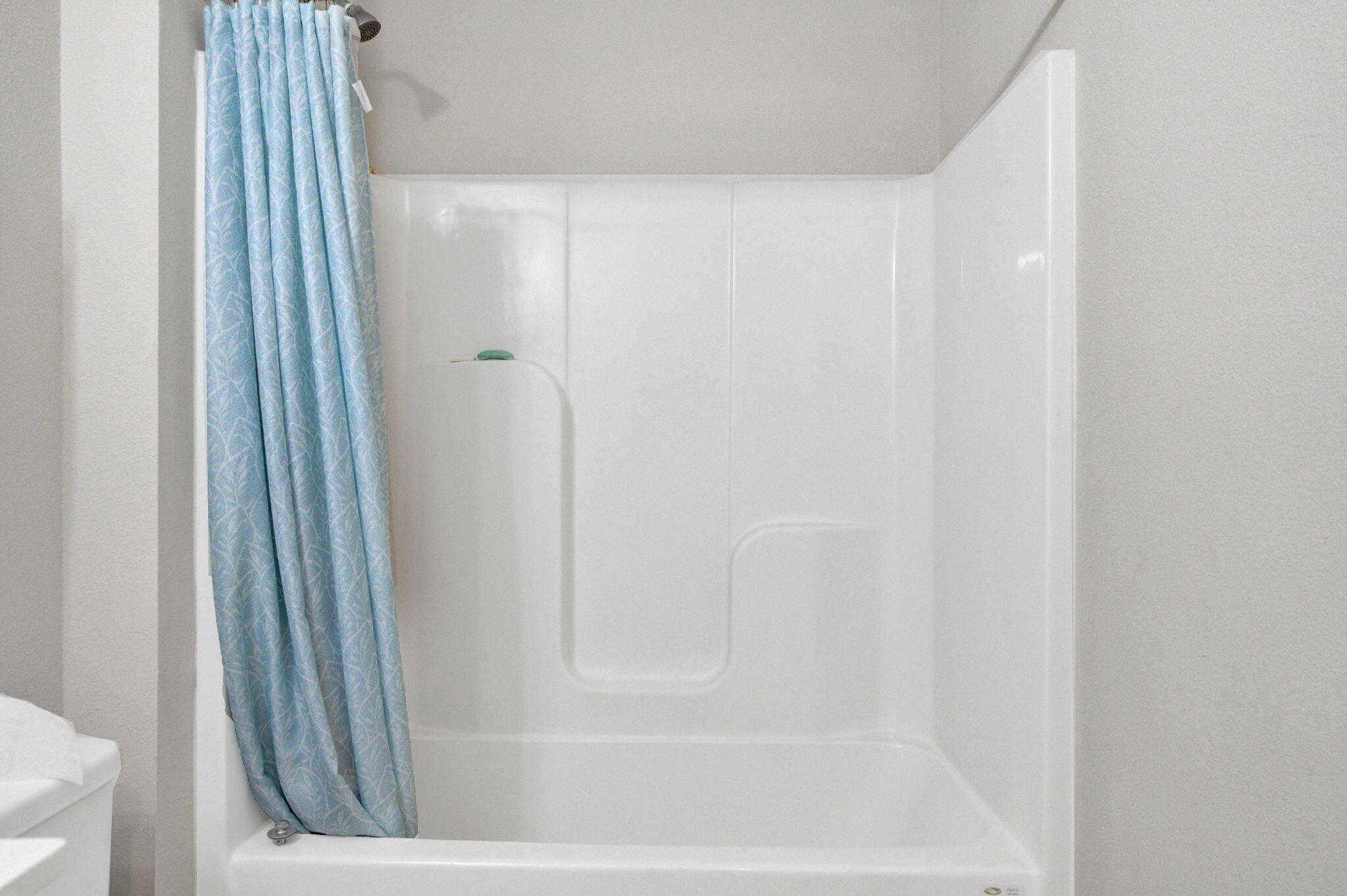 535 Mary Lou Way Crestview, FL 32539 - Photo 22 of 37 a bathroom with a shower
