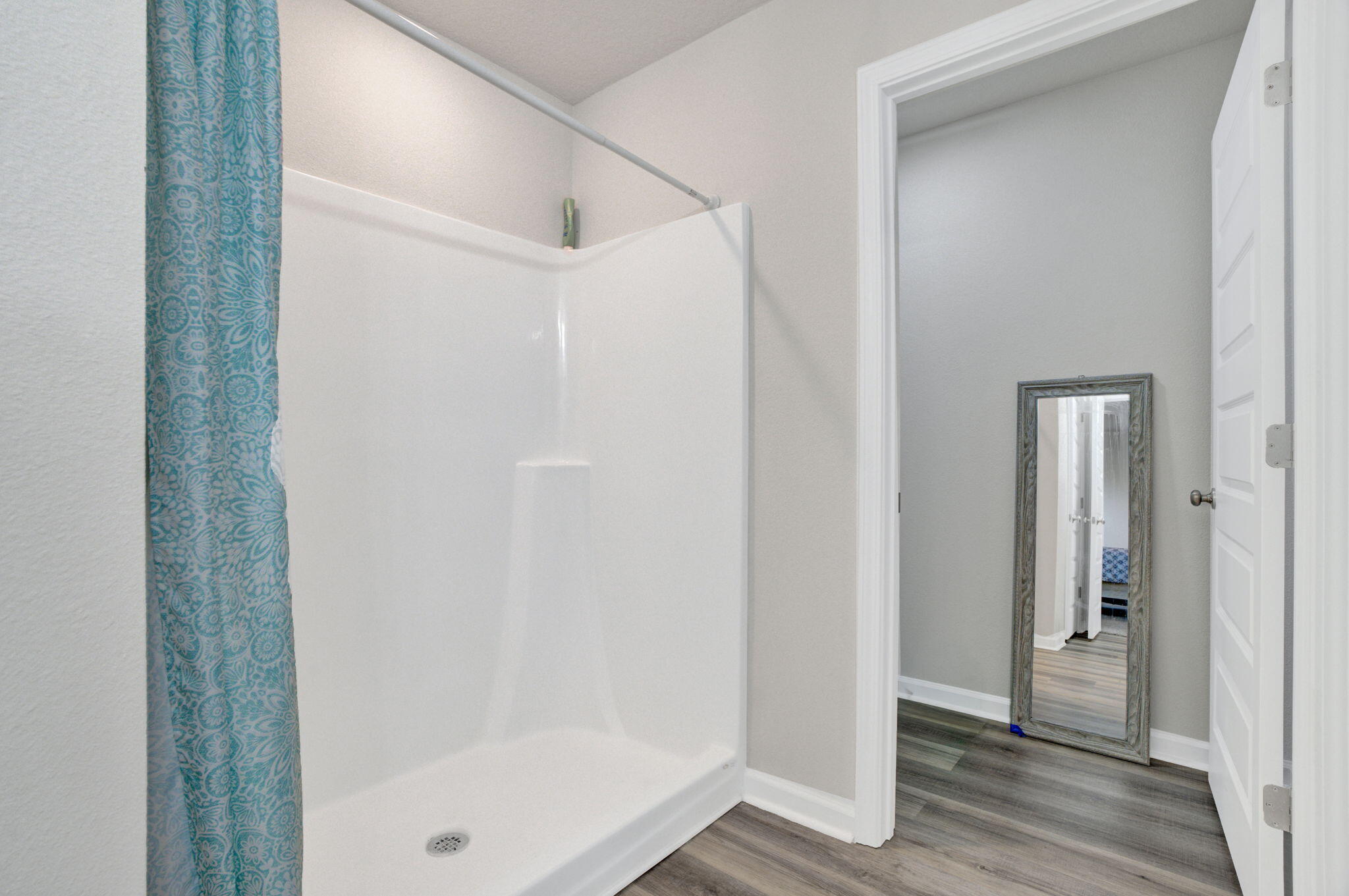 535 Mary Lou Way Crestview, FL 32539 - Photo 27 of 37 a bathroom with a glass shower door
