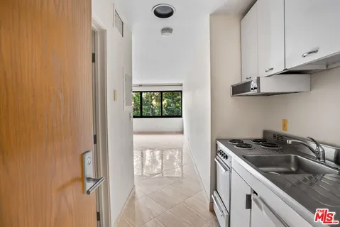 $299,000 | 10560 Wilshire Boulevard, Unit 205, Los Angeles, CA 90024