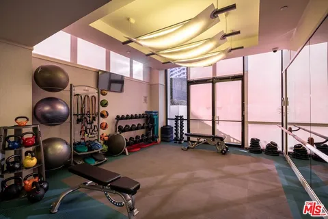 $299,000 | 10560 Wilshire Boulevard, Unit 205, Los Angeles, CA 90024