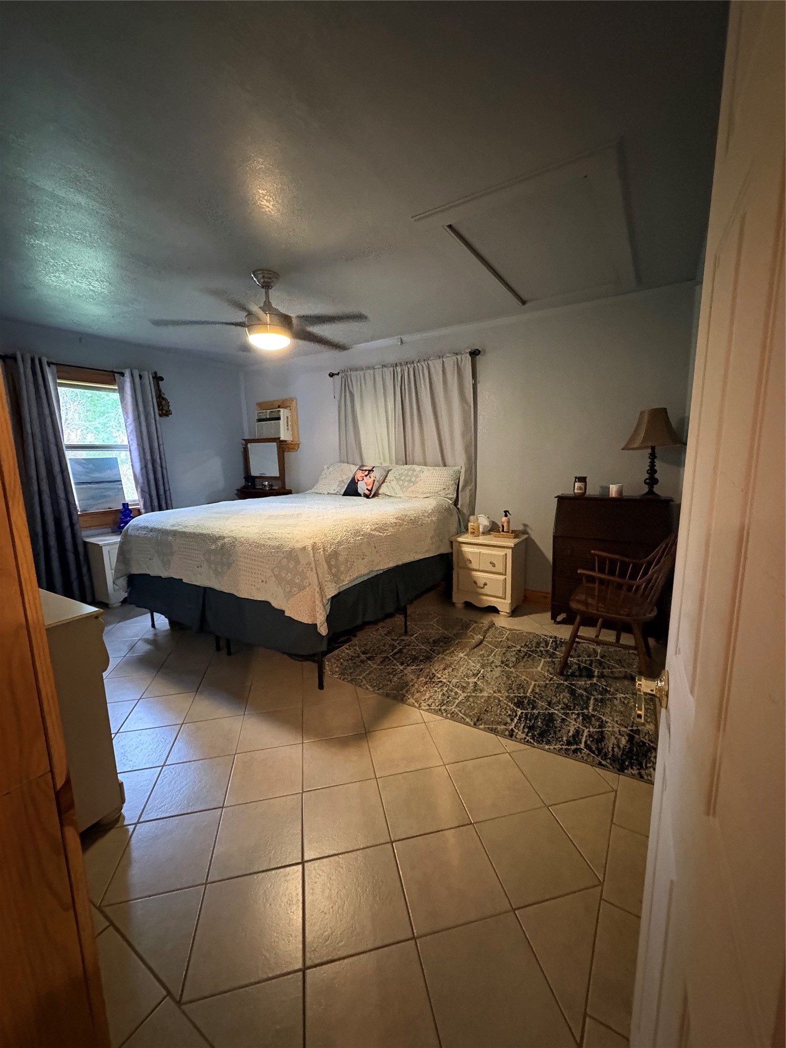 550 Dogwood Road Cleveland, TX 77328 - Photo 28 of 49 a spacious bedroom with two beds and a chandelier