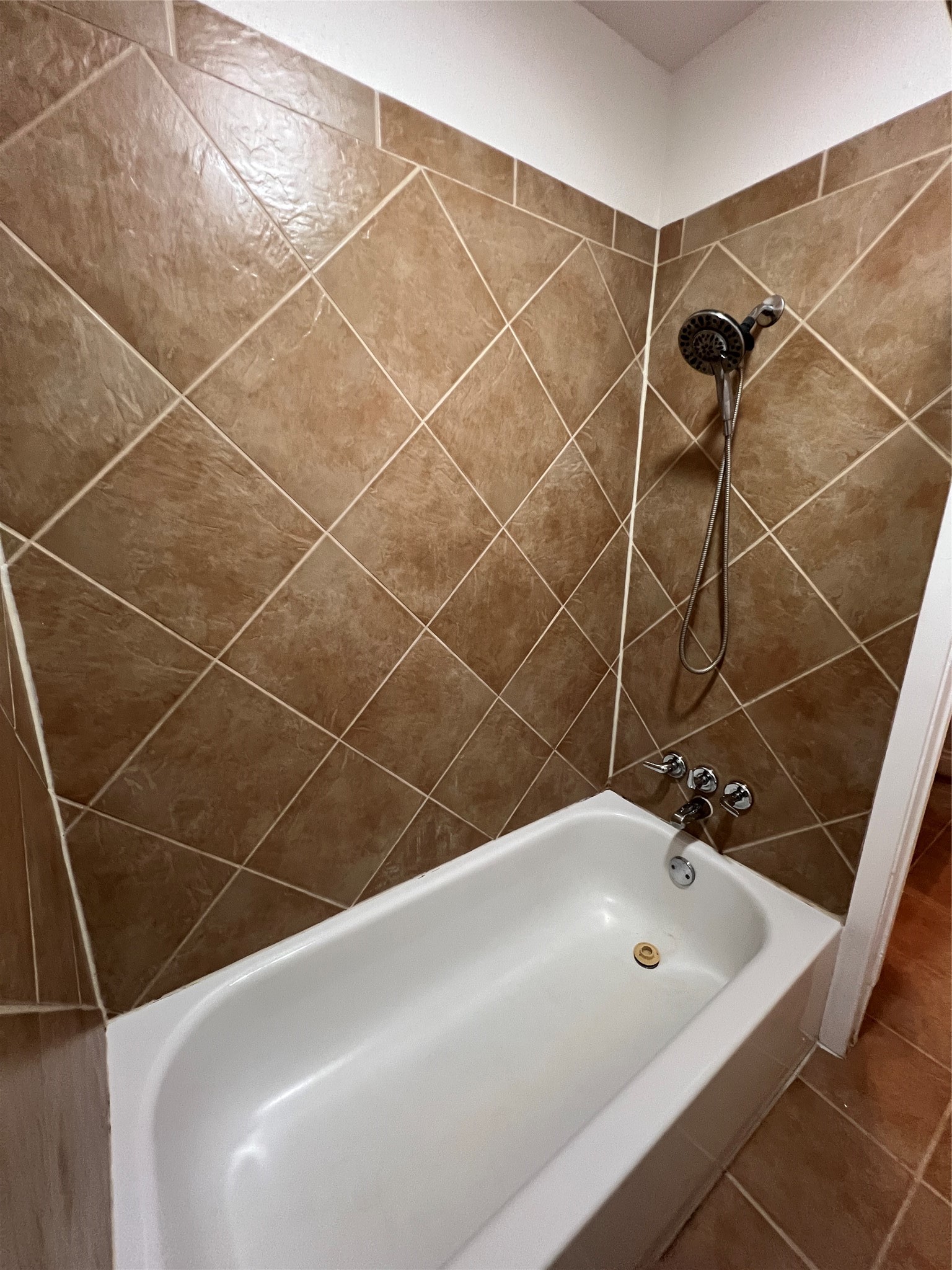 12110 Murr Way Houston, TX 77048 - Photo 12 of 24 a bathroom with a bathtub