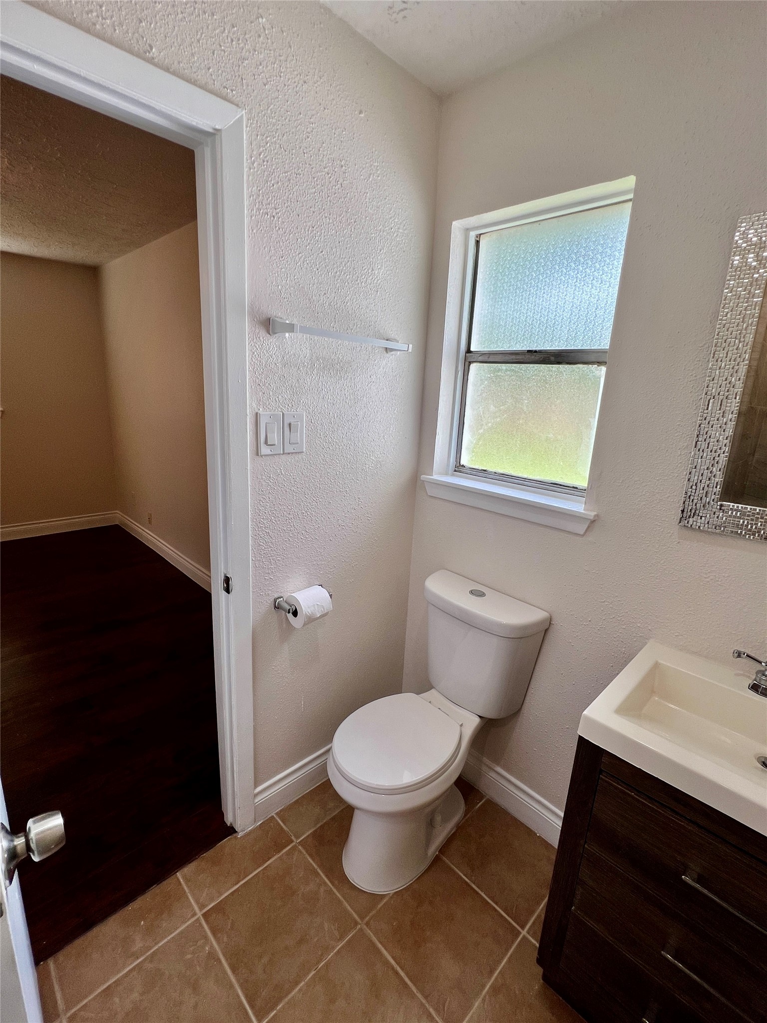 12110 Murr Way Houston, TX 77048 - Photo 18 of 24 a bathroom with a toilet a sink and mirror