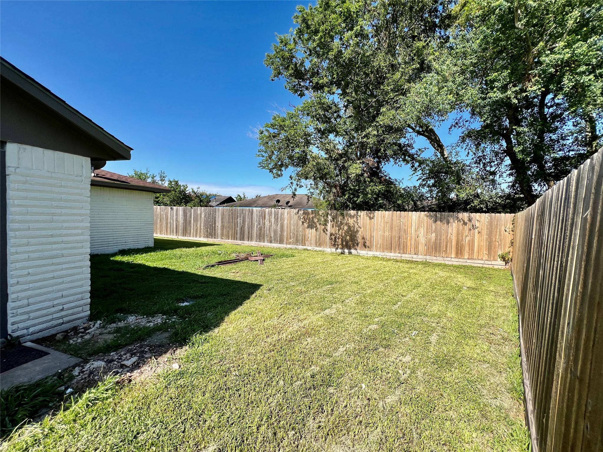 12110 Murr Way Houston, TX 77048 - Photo 23 of 24 a view of a back yard