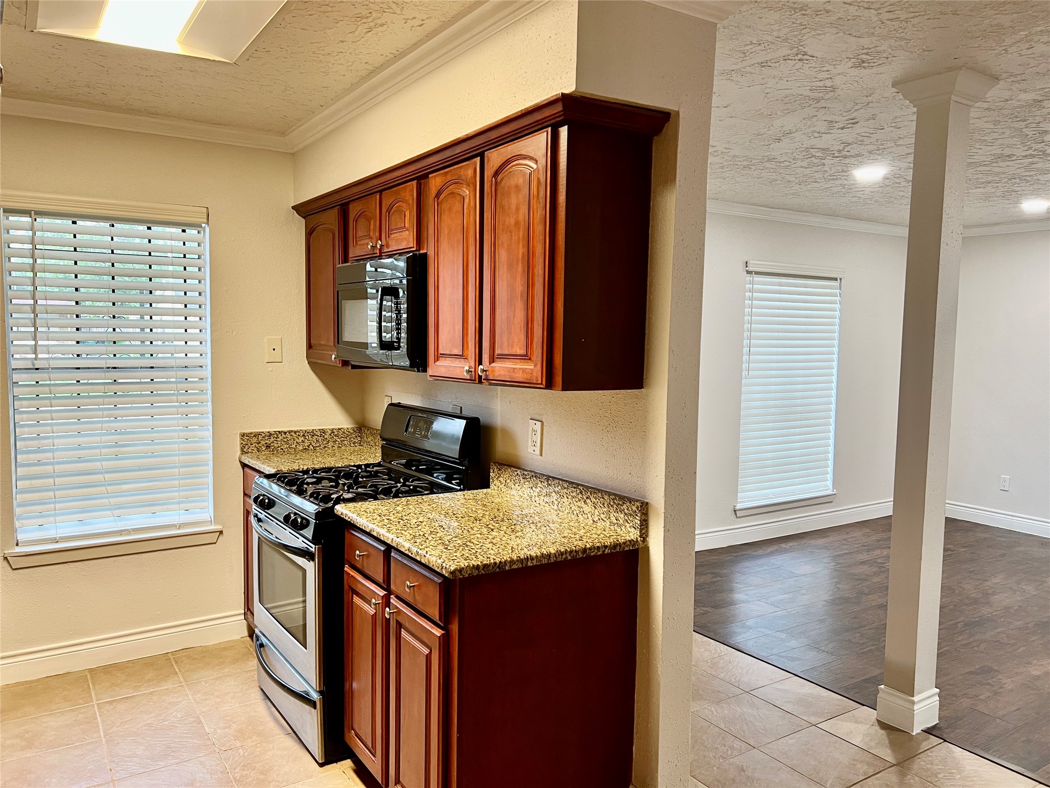12110 Murr Way Houston, TX 77048 - Photo 9 of 24 a kitchen that has a sink and a stove in it